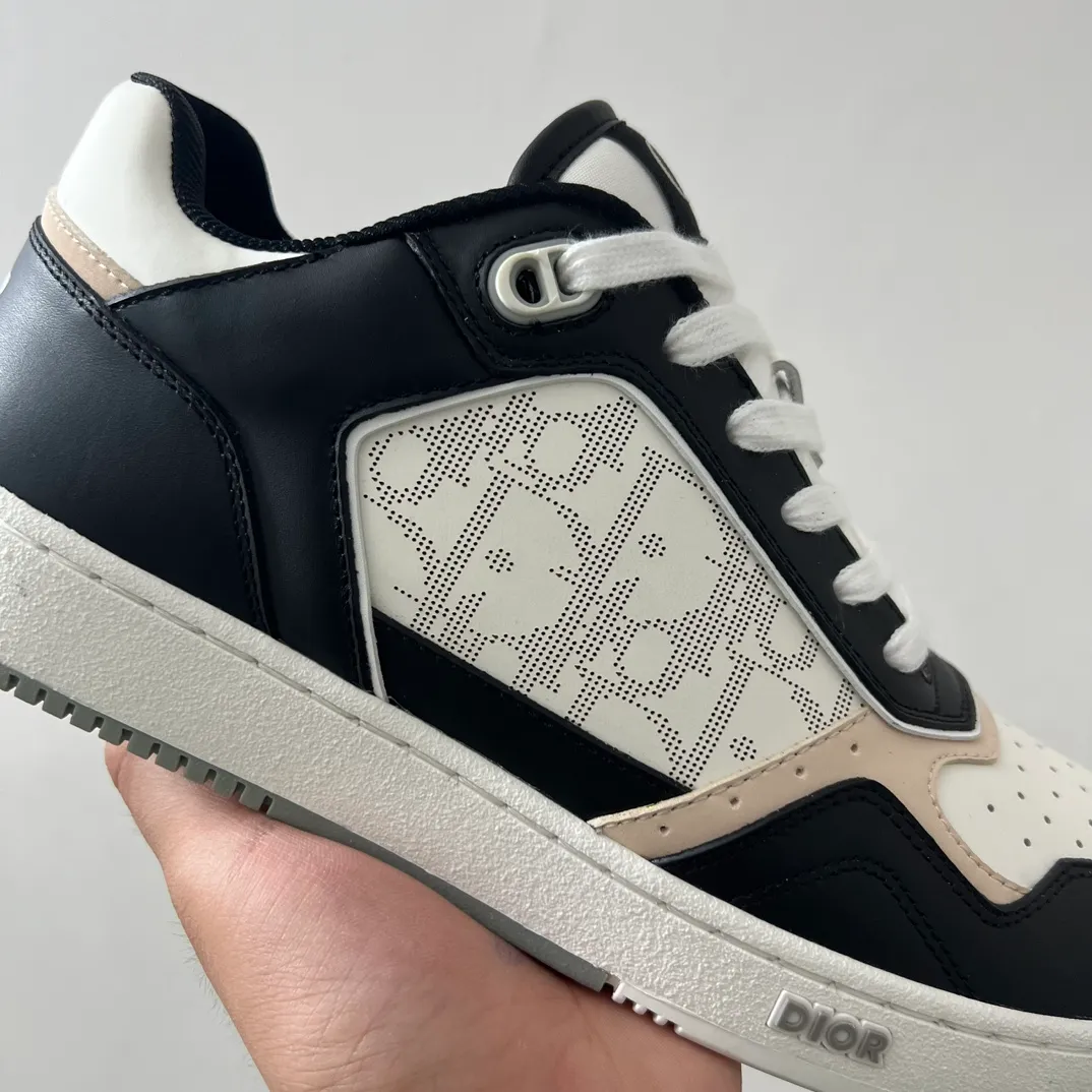 👟👟Ex-factory price 560👟👟 Men's size +10 Dior B27 series ✨2024 upgraded version purchasing agent grade ✨Super🔥sports shoes👫couple shoes. The high version 1:1 adopts oil edge lasting technology, the fabric is imported first-layer cowhide + high-tech fabric, and the inner cowhide + customized lining. TPU original engraved outsole. More than 30 colors of high-soled boots are available. Size: 35-42 for women and 38-46 for men. Bosses are welcome to compare...